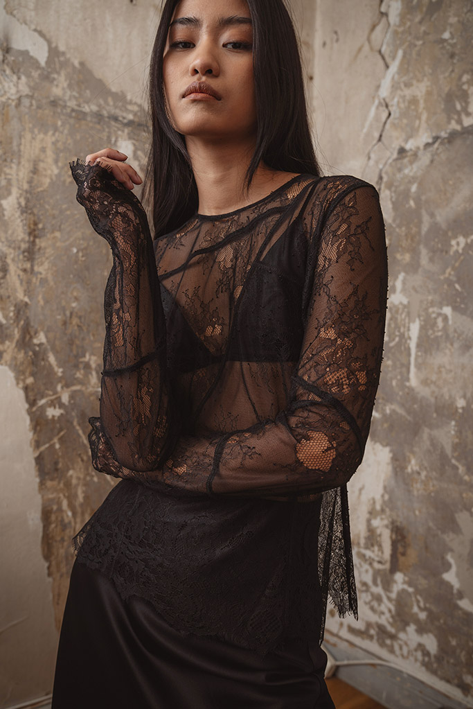 3_Ahlvar Gallery Schwarze zarte Spitzenbluse